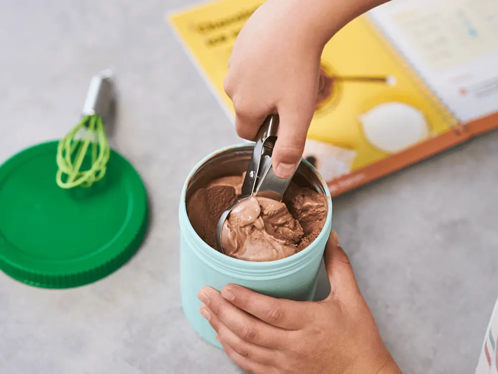SICE_Icecream_Lifestyle0551_R-1000w.webp