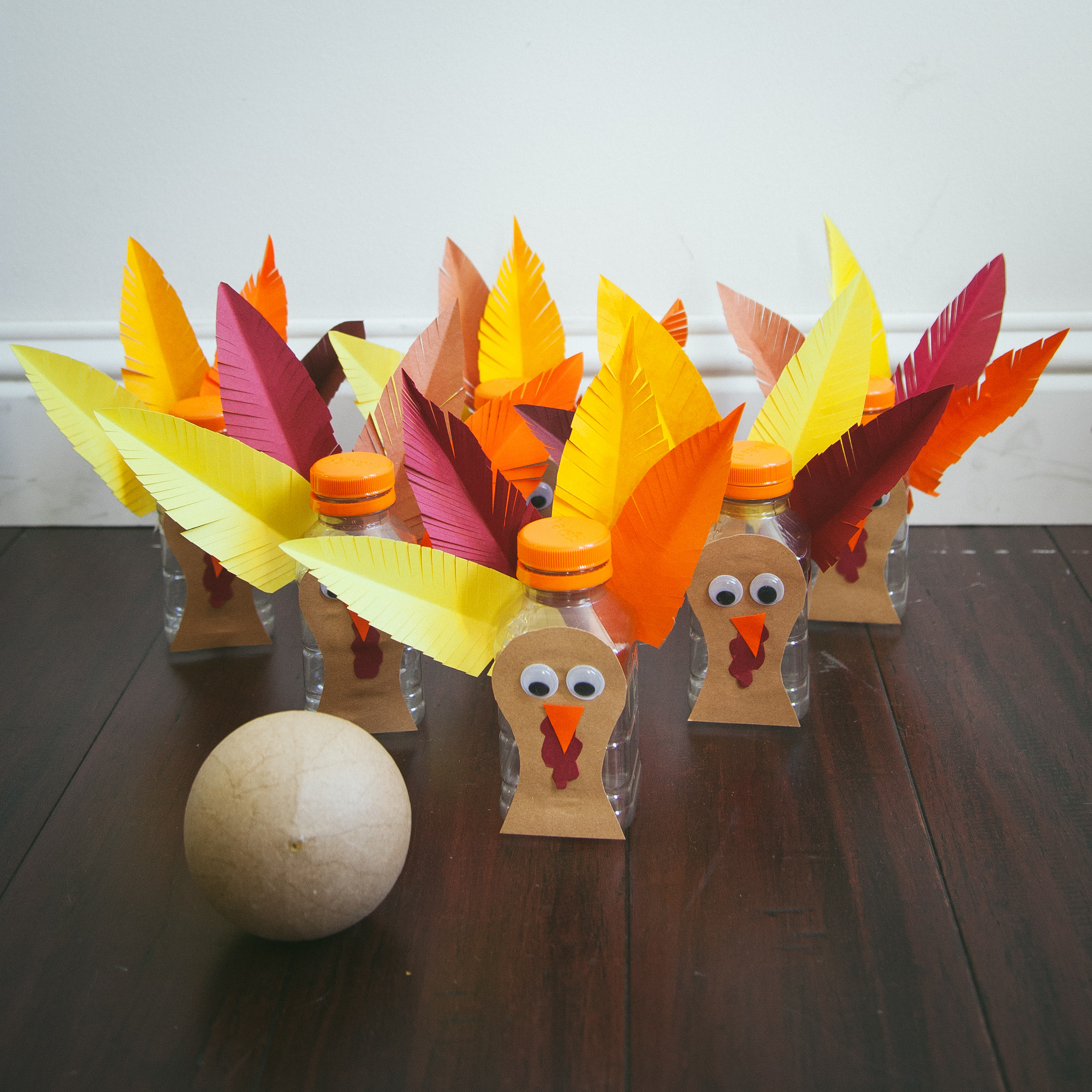 Thanksgiving Craft Gratitude Chain • In the Bag Kids' Crafts