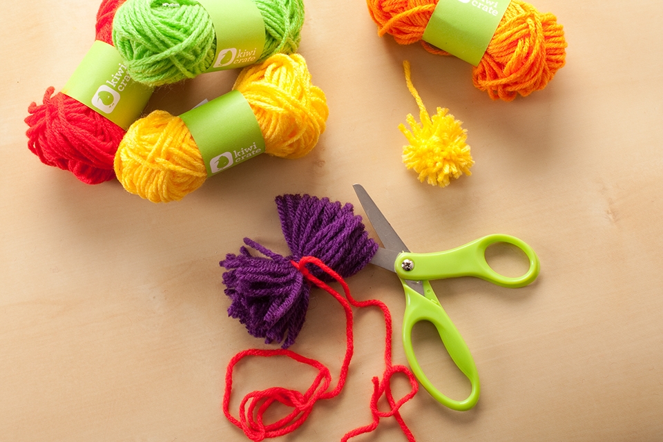 DIY Pom Pom Necklace – Kids Crafts Tutorial – Yarn Craft How-To