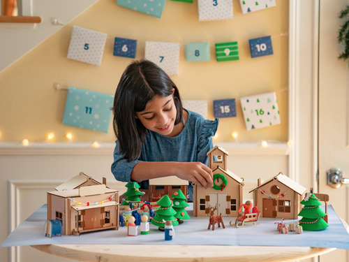 Holiday2021_Advent_Village_DSC01091_crop-500w.jpg