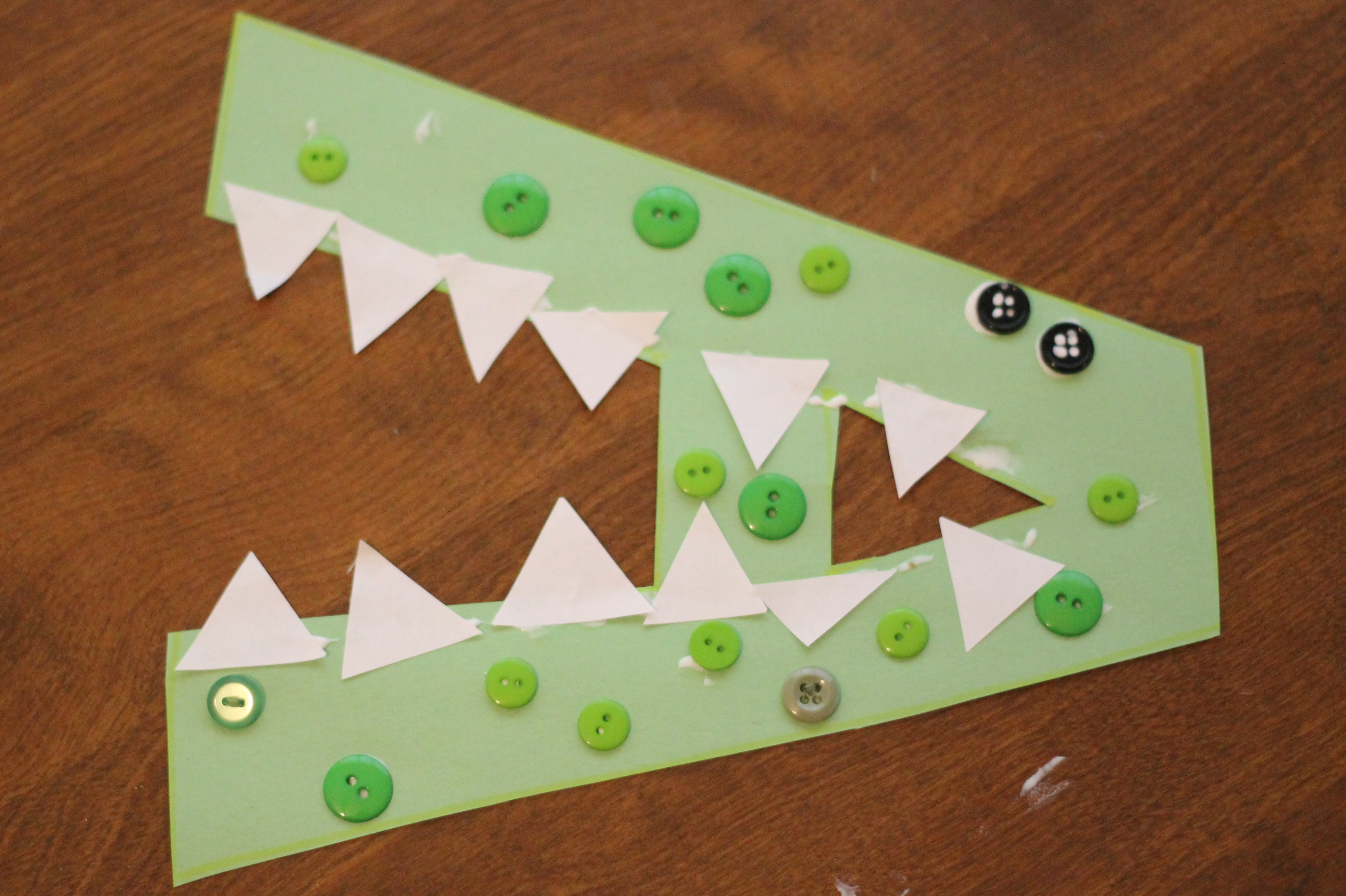 Kid Approved Popsicle Stick and Pipe Cleaner Alligator Tutorial