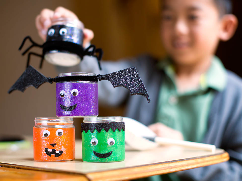 Makedo Eco-friendly DIY Kits – Make Your Own Halloween Costumes