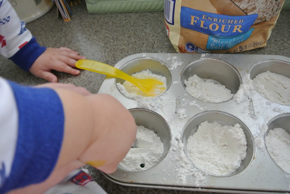 Flour Bath Paints, DIY for Beginners