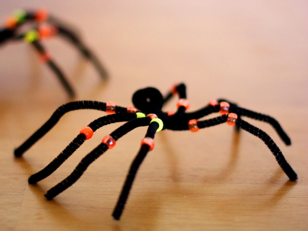 10. Creepy Crawly Spider Nail Art for Halloween - wide 1